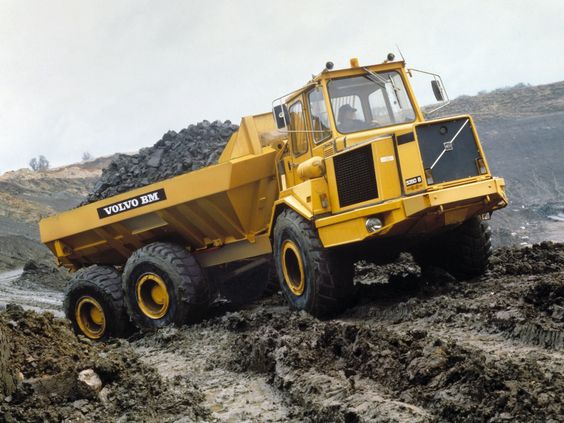 Dump truck training in Hluti